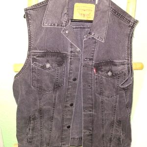 Levi's denim vest size xl